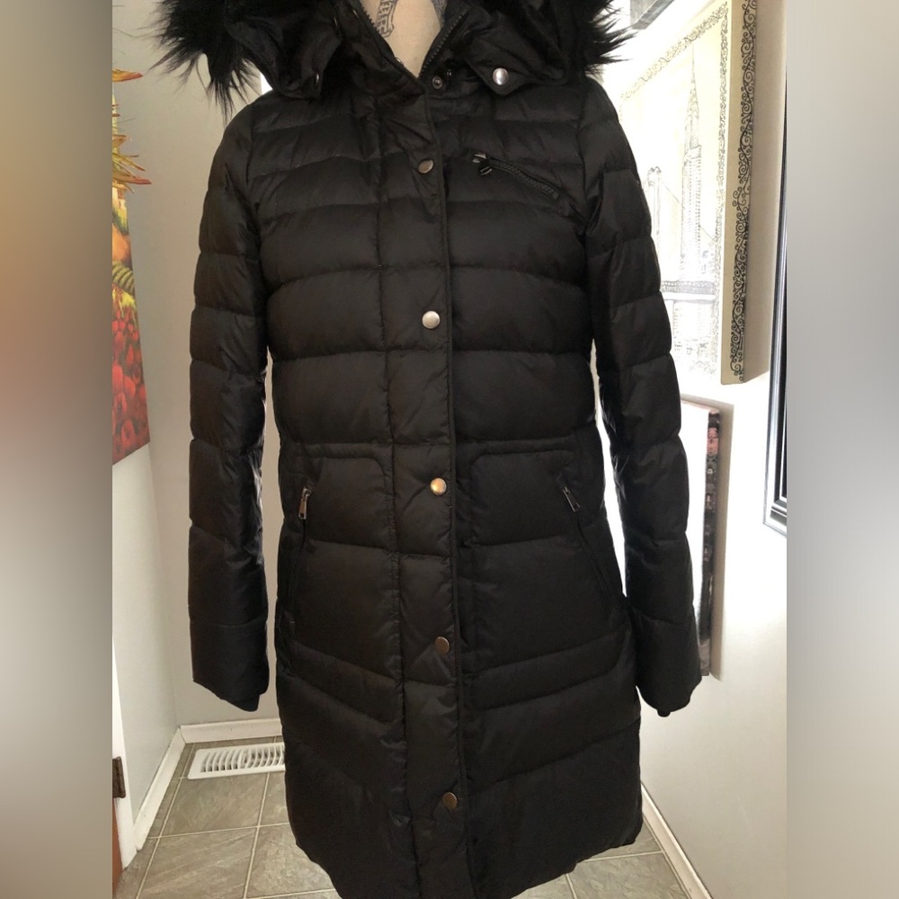 Black Women's Quilted Long Puffer Coat with Faux Fur Hood
Brand: Vero Moda - Picture 3 of 10